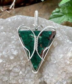 Dark Green Triangle Chrysocolla Pendant in Sterling Silver Square Wire. Wire Cabochon, Gaia Miacola, Green Triangle, Wire Wrapped Stone Jewelry, Wire Wrap Jewelry Designs, Copper Plating, Wire Wrapping Jewelry, Wrapping Jewelry, Wire Wrapping Stones