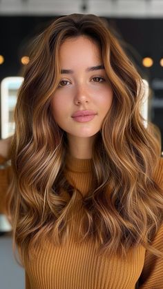 30 Vibrant Hair Color Ideas for a Fresh New Look Mid Chest Haircut, Warmer Balayage, Dirty Brunette Hair, Brunette Shades, Honey Balayage, Fall Hair Color Trends, Vibrant Hair, Caramel Balayage