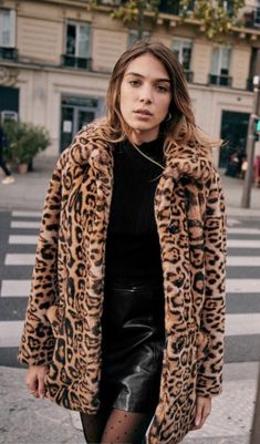 Leopard Print Faux Fur Coat Outfit, Leopard Print Jacket Outfit Winter, Leopard Print Fur Coat Outfits, Leopard Print Photoshoot, Cheetah Print Coat Outfits, Animal Print Jacket Outfit, Leopard Fur Coat Outfit, Leopard Print Jacket Outfit