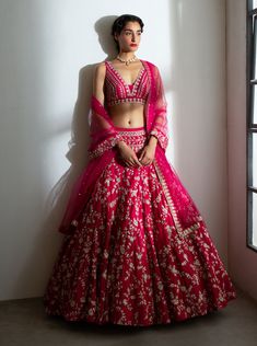 Editor's Note The hand-embellished full flared lehenga with zardosi detailing is sure to be eye-catching. Paired with a matching V-neck blouse and an embroidered tulle dupatta, this outfit is sure to make a statement. The intricate zardosi work adds a touch of traditional elegance to the modern silhouette of the lehenga, while the tulle dupatta brings a light and airy feel to the overall look. Fabric: Raw silk and net Color: Pink Components: Lehenga, blouse and dupatta Occasion: Wedding and sang Orang India, Indian Wedding Lehenga, Best Designer Dresses, Wedding Lehenga Designs, Lehenga Designs Simple, Party Wear Lehenga Choli, Lehenga Blouse Designs, Bollywood Lehenga, Gaun Fashion