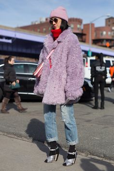 Pink Fur Coat Outfit, Streetstyle Winter, Nyfw Outfits, Street Style New York, Eva Chen, Pink Fur Coat, Fur Coat Outfit, Street Style 2018, Luxury Outerwear