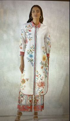 Front Cut Kurti, Kurta For Women, Blouse Casual Fashion, Cotton Kurti Designs, White Bouquet, Floral Tunic, Designs For Dresses, Fashion App, Embroidery Fashion