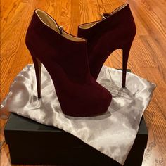 Pinot/Maroon Color Size 39 Ultra High Booties Worn Twice ! Great Condition With Dust Bag And Box Zanotti Shoes, Giuseppe Zanotti Shoes, Maroon Color, Giuseppe Zanotti, Color Purple, Bootie Boots, Ankle Boots, Dust Bag, Women Shoes