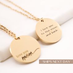 "Beautiful Mom Necklace to be engraved with any idea you might have. Gold and silver disc necklace. You can customize your disc necklace on the back side with the names of your loved ones or a small quote. At front it would say: i love you mom. -------------------------- Details: * High polished stainless steel, silver and gold * Disc measures 18mm x 18mm * 1.5mm Stainless Steel Chains, 16\", 18\", 20\", 22\" * Engraved with a high precision laser engraver, clear and easy to read. * Handmade to Gold Bar Necklace Personalized, Delicate Gold Necklace, Mama Necklace, Custom Initial Necklace, Necklace For Mom, Bracelet Initial, Bar Necklace Personalized, Mothers Day Gifts From Daughter, Minimal Necklace