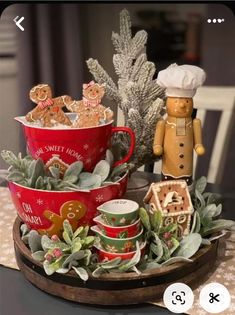 Gingerbread Centerpiece Ideas, Gingerbread Kitchen Decorating Ideas, Gingerbread Tablescape, Gingerbread Trees, Gingerbread Kitchen, Kitchen Vignettes, White Christmas Tree Ideas, Gingerbread Christmas Tree, Gingerbread Decor