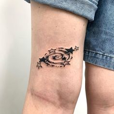 Minimalistic Full Black Thigh Tattoo of Stars and Galaxy - Symbolizing Exploration and Infinity Star Tattoo On Shoulder, Best Star Tattoos, Stars And Galaxy, Funky Tattoos, Galaxy Tattoo, More Tattoo, Cute Little Tattoos, Astral Projection, Dope Tattoos