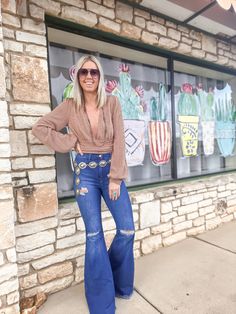 Deep V Bodysuit Outfit, Houston Rodeo Outfit, Flare Outfits, Valentine Outfits For Women, Country Vibes