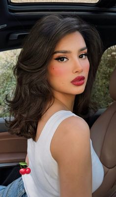 Khelan Mh, Dewy Makeup, Hairstyles For Layered Hair, Cute Makeup Looks, Creative Makeup Looks, Red Lipstick, Pretty Makeup, Cute Makeup, Aesthetic Hair