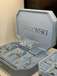 Swarovski Jewelry Aesthetic, Swarovski Aesthetic, Luxury Jewelry Aesthetic, Minimalist Accessories Jewellery, Luxury Jewelry Display, خواتم خطوبة, Luxury Birthday Gifts, Expensive Jewelry Luxury, Expensive Gifts