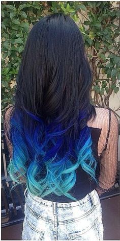 I wish I was brave enough to have this amazing black to blue ombre hair <3 Hair Tips Dyed Blue, Blue And Black Hair, Rambut Brunette, Hair Dye Tips, Blue Ombre Hair, Hair Dye Colors, Mermaid Hair