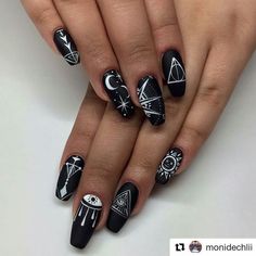 Witchy Nails, Gothic Nails, Black Nail Art, Goth Nails, White Nail Art, Black Nail Designs, White Nail