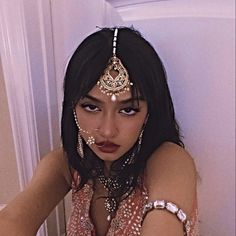 Brown Woman Aesthetic Indian, Indian Art Reference, South Asain Clothes, South Indian Clothing, Indian Skin Aesthetic, South Asian Streetwear, South Asian Aesthetic Outfits, Indian Style Makeup, India Girls Aesthetic