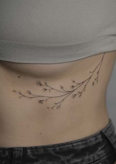 The look and the placement. A tattoo will be stunning and timeless when the two elements come together perfectly. Underboob Tattoo Designs, Rib Tattoos For Women, Men Tattoos, Video Tiktok, Aesthetic Tattoo