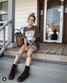 Summer Edgy Outfits, Edgy Outfits Grunge, Look Grunge, Hot Tattoos, Leather Boot Shoes, Fashion Gallery, Spring Summer Outfits, Graphic Design Inspiration