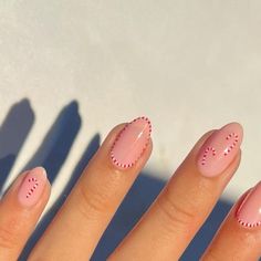 Candy Cane Inspired Nails, Simple Candy Cane Nails, Candy Cane Nail Ideas, Pink Candy Cane Nails, Christmas Nails Candy Cane, Candy Cane Nail Art, Autumnal Nails, Candy Cane Nail, Festive Nail Designs