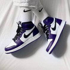 Jordan Violet, Air Jordan 1 Court Purple, Jordan 1 Court Purple, Purple Basketball Shoes, Doudoune The North Face, Jordan 1 High Outfit, Basket Nike, Nike Fashion Shoes, Custom Nike Shoes