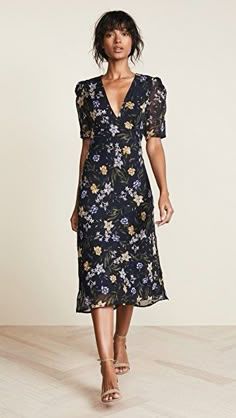 Trendy fall outfits, aesthetic outfits, dress to impress, floral outfits, 2024 fall outfits, fat lady outfits, mom to be outfits Wedding Guest Dress Code, Fall Dress Trends, Casual Wedding Guest Dresses, Womens Trendy Dresses, Guest Attire, Evening Gowns Elegant, Fall Dress, Astr The Label, Long Dress Casual