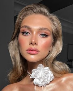 Нюд, нежный макияж, локоны, легкая укладка Makeup Looks Glam, Blonde Bridal Hair, Engagement Photo Makeup, Glam Makeup Looks, Classic Makeup Looks, Makeup Photo, Fresh Makeup