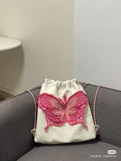 My Style Bags, Diy Fashion Accessories, Denim Shoulder Bags, Girly Bags, Butterfly Embroidery, Floral Bags, Fancy Bags, Simple Embroidery, Pretty Bags