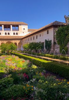 Flores palacio casa aesthetic Granada Alhambra cottage Vision Board Pictures Travel Spain, Granada Spain Aesthetic, Alhambra Garden, South Spain, Spain Granada