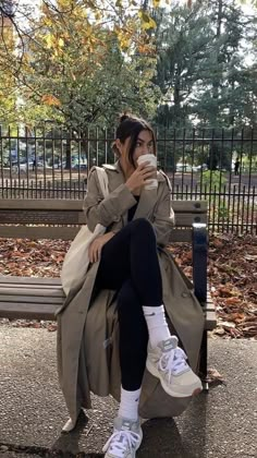 Cool Girl Outfits, Trench Coat Outfit, Chic Fall Outfits, Mode Abaya, Outfits Fall