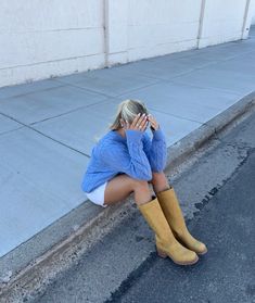 Frey Boot Outfit, Frye Boot Outfit Ideas, How To Style Frye Boots, Yellow Frye Boots Outfit, Frye Campus Boots Outfit Winter, Frye Boots Outfit Summer, Frye Boot Outfit, Campus Frye Boots Outfits, Frye Campus Boots Outfit