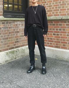 Men Outfits Night Out, Guy Black Outfits, Men Goth Style, Preppy Goth Outfits Men, All Black Clothes Aesthetic, All Black Male Outfits, Goth Academia Men, Men’s All Black Outfit, Dark Style Men