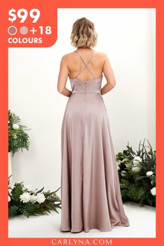 the back of a woman's dress is shown