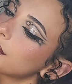 Graphic Eye Makeup, Concert Makeup, Work Makeup, Star Makeup, Eye Makeup Art, Baddie Makeup, Dress Makeup, Costume Makeup