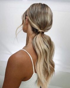 Trendy Ponytail, Messy Ponytail Hairstyles, Prom Hair Up, Bridesmaid Hair Inspo, Bridemaids Hairstyles, Simple Prom Hair, Bridesmaid Hair Makeup, Long Hairstyle