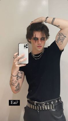 Holloween Costume Male, Dark Angel Makeup Men, Easy Boy Halloween Makeup, Spooky Makeup Men, Halloween Makeup Ideas For Boys, Simple Halloween Makeup For Men, Guy Vampire Makeup, Men's Halloween Makeup