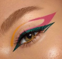 Graphic Eyeliner, Makeup Supplies, Graphic Liner, Creative Eye Makeup, Eyeliner Looks, Creative Makeup