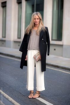 Meredith Melling, Mai Pham, Mantel Styling, How To Wear Culottes, Silhouette Mode, Casual Chique Stijl, Mantel Outfit, Street Style Aesthetic, Style Casual Chic