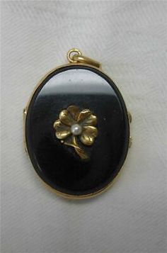 Antique Locket 14K Gold Black Onyx Belle Epoque Victorian Mourning Jewelry c1860  | eBay Antique Cameo Jewelry, Victorian Locket, Picture Locket, Antique Locket, Antique Jewelry Necklace, Vintage Lockets, Cameo Jewelry, Onyx Jewelry, Victorian Jewelry