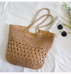 Spring Travel Crochet Bag With Double Handle, Summer Crochet Travel Bag With Top Carry Handle, Spring Travel Handheld Crochet Bag, Handheld Crochet Travel Bag For Spring, Trendy Square Straw Bag For Travel, Trendy Straw Satchel Bag For Travel, Summer Square Satchel For Shopping, Trendy Handheld Crochet Bag For Travel, Trendy Handheld Crochet Travel Bag