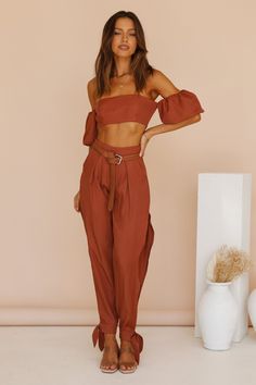 These are the BEST cute brown crop top outfits and crop top ideas for women, including crop top outfits summer and much more! These cute summer outfits 2022 trends women are great if you’re looking for fashion inspo for summer outfits for going out, or other dressy summer outfit ideas. Don’t miss out on these trendy casual summer outfits! Slow Days, Split Pants, Runaway The Label, Crop Top With Jeans, Workout Crop Top