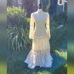 Vintage 70s Cream Colored Muslin Gunne Sax Prairie Dress Vwt Dead Stock Rare Find Never Worn Originally Purchased At Jeffery's Store In Oshkosh Wisconsin. For Anyone Who Loves The 70s Cottage Countryside Aesthetic Shown On Small Medium-Sized Mannequin Measurements *Underarm To Underarm 18in **Waist Across 15in ***Shoulder To Cuff 28in ****Shoulder To Hem 58in Rack A 70s Cottage, Cream Boho Dress, Cottage Countryside, Countryside Aesthetic, Oshkosh Wisconsin, Green Formal Dresses, Corset Gown, Sax Dress, Gunne Sax Dress