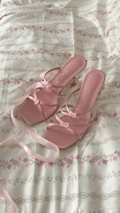 pink heels Light Pink Heels Aesthetic, Heels Pink Aesthetic, Cute Pink Heels Aesthetic, Pastel Pink Heels With Bow, Fairy Heels Pink, Vintage Pink Party Heels, Light Pink Heels, Floral Prom Dresses