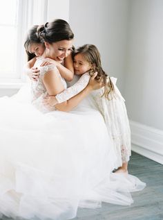 Wedding Pics With Kids, Rustic Flower Girl Dress, Fam Pics, Brides Room, Bride Photos, Boda Mexicana