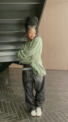 Tomboy Black Women Outfits, Black Peoples Outfits, Streetwear Fashion Women Poses, Y2k Outfits Casual, My Clothing Aesthetic, Autumn Outfits Streetwear, Black People Outfits, Black Woman Streetwear