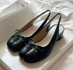 Tabi Shoes Aesthetic, Tabbies Shoes, Ballet Tabi, Tabby Shoes, Catalog Jewelry, It Girl Vibes, Kilian Paris, Maison Margiela Tabi, Tabi Shoes