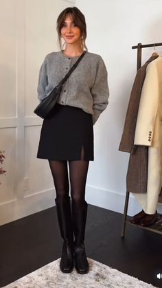 Black Skirt And Sweater Outfit, Navy Mini Skirt Outfit, Cable Knit Outfit, Winter Outfits Tights, Work Travel Outfit, January Fashion, Navy Mini Skirt, Autumn Fits, Miniskirt Outfits