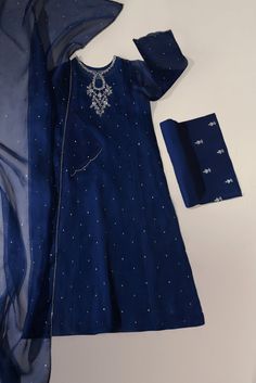 Gina Navy Navy Blue Pakistani Suit, Navy Blue Pakistani Dress, Pakistani Dresses Simple, Navy Blue Shalwar Kameez, Dark Blue Kurti, Simple Pakistani Dresses Casual, Blue Pakistani Dress, Navy Blue Kurti, Baat Pakki