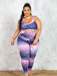 "Take your workout to a whole new level and celebrate your love of getting fit with this Curvy 2-Piece Workout Outfit.   Featuring a stylish sports bra and a fantastic pair of leggings, this athletic apparel is the perfect way to get your workout on!   If you're looking for plus-size apparel that also is super comfortable, this fitness outfit is the perfect way to get fit! This sports bra and leggings are built for high speed and low drag!  Comfortable and attractive, this two-piece outfit will Workout Outfits Plus Size, Plus Size Workout Outfits, Athlete Outfits, Curvy Workout Outfit, Plus Size Gym Outfits, Plus Size Athletic Wear, Plus Size Athleisure Outfits, Outfit Athletic, Plus Size Workout Clothes