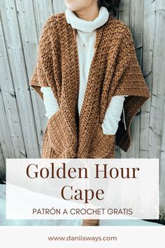 Golden Hour Cape – Patrón a Crochet - Danii's Ways Crochet Cape Pattern Free, Cape Pattern Free, Cj Design, Bulky Yarn Patterns, Crochet Cape Pattern, Crochet Scarf Easy, Crochet Cardigan Pattern Free, Crochet Cape, Crochet Wrap Pattern