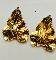 Vintage enamel leave, gold and green tone Gold Leaf Shaped Metal Jewelry, Vintage Gold Leaf Jewelry, Vintage Green Brass Earrings, Gold Leaf-shaped Earrings, Vintage Gold Flower Earrings With Enamel, Green Artisan Enamel Earrings, Vintage Multicolor Enamel Earrings, Vintage Gold Leaf-shaped Jewelry, Green Enamel Vintage Earrings