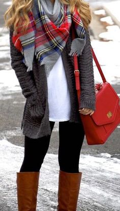 #fall #fashion / knit layers + red color pop Fall Fashion Coats, Red Purse, Blazer Outfit, Winter Trends, Thanksgiving Outfit, Casual Blazer, Blanket Scarf, 가을 패션