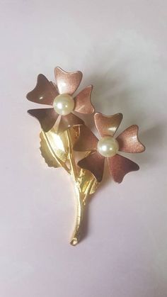 Absolutely Stunning Vintage goldtone leaves and sparkling bronzed enamel flower brooch. Accented with gorgeous large faux pearls. approx 2  3/4 inches x 1 3/4  Mint vintage  condition.  1960s beautiful piece.. Any questions, please ask, I am happy to answer them..  Thanx for taking a peek, Tee Pearl Flowers, Pearl Vintage, Floral Brooch, Enamel Flower, Pearl Flower, Vintage Jewels, Vintage Brooch, Flower Brooch, Vintage Brooches