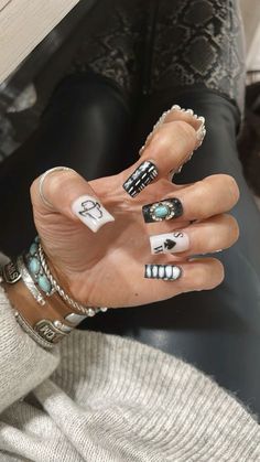 Jason Aldean Concert Nails, Koe Wetzel Nail Ideas, Fall Western Nails Acrylic, Western Nail Art Designs, Classy Western Nails, Long Western Nails, Wrangler Nails