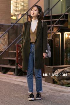 Official Korean Fashion : Korean Street Fashion 2015 Korean Clothing Brands, Street Style 2015, Korean Jeans, Korean Fashion Ideas, Jeans Street Style, Korean Fashion Outfits, Seoul Fashion, Asian Street Style